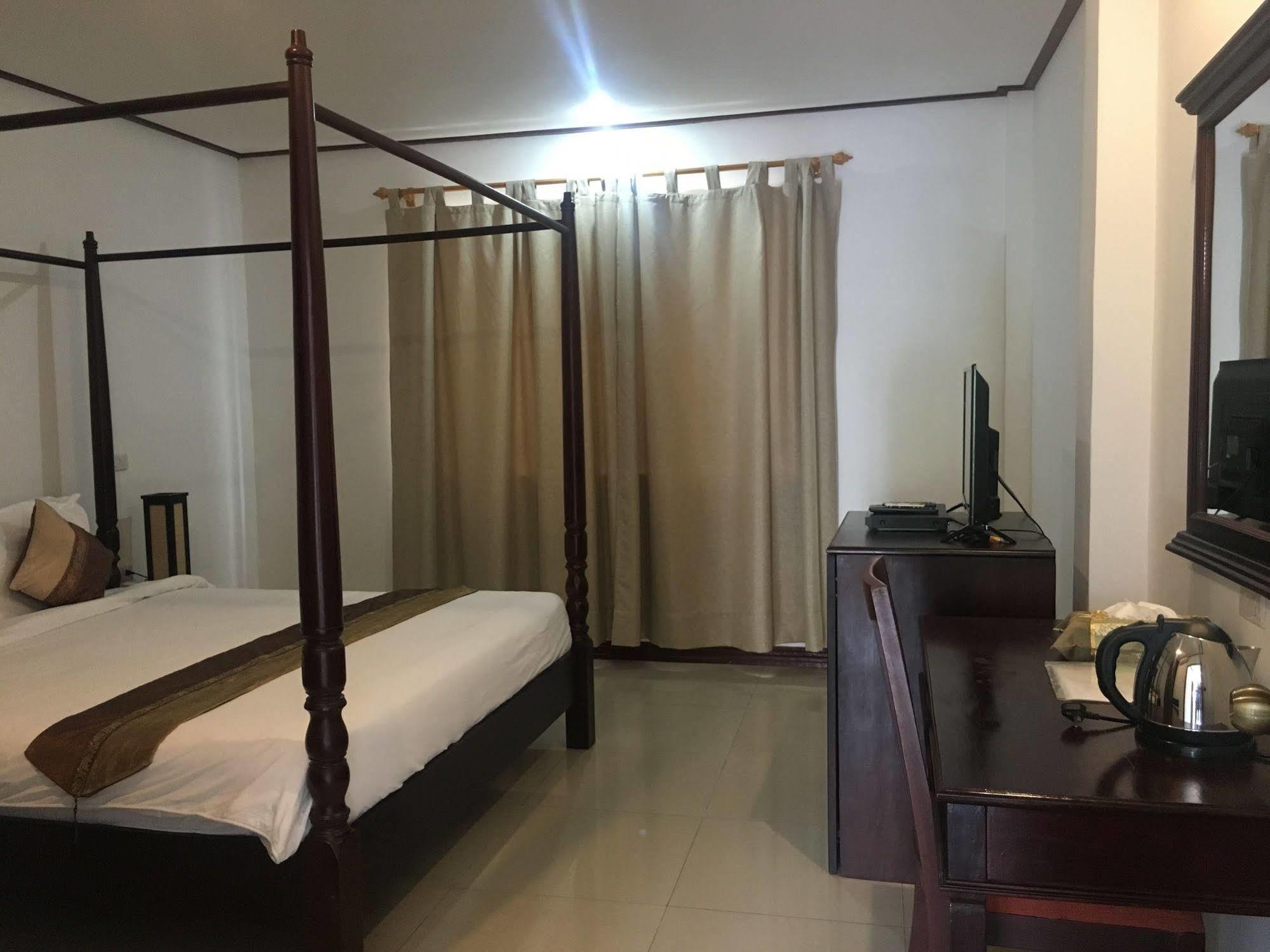 Av Hotel Vientiane Esterno foto