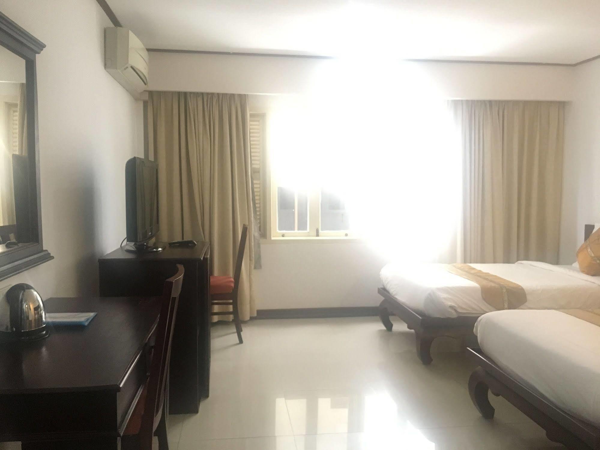 Av Hotel Vientiane Esterno foto